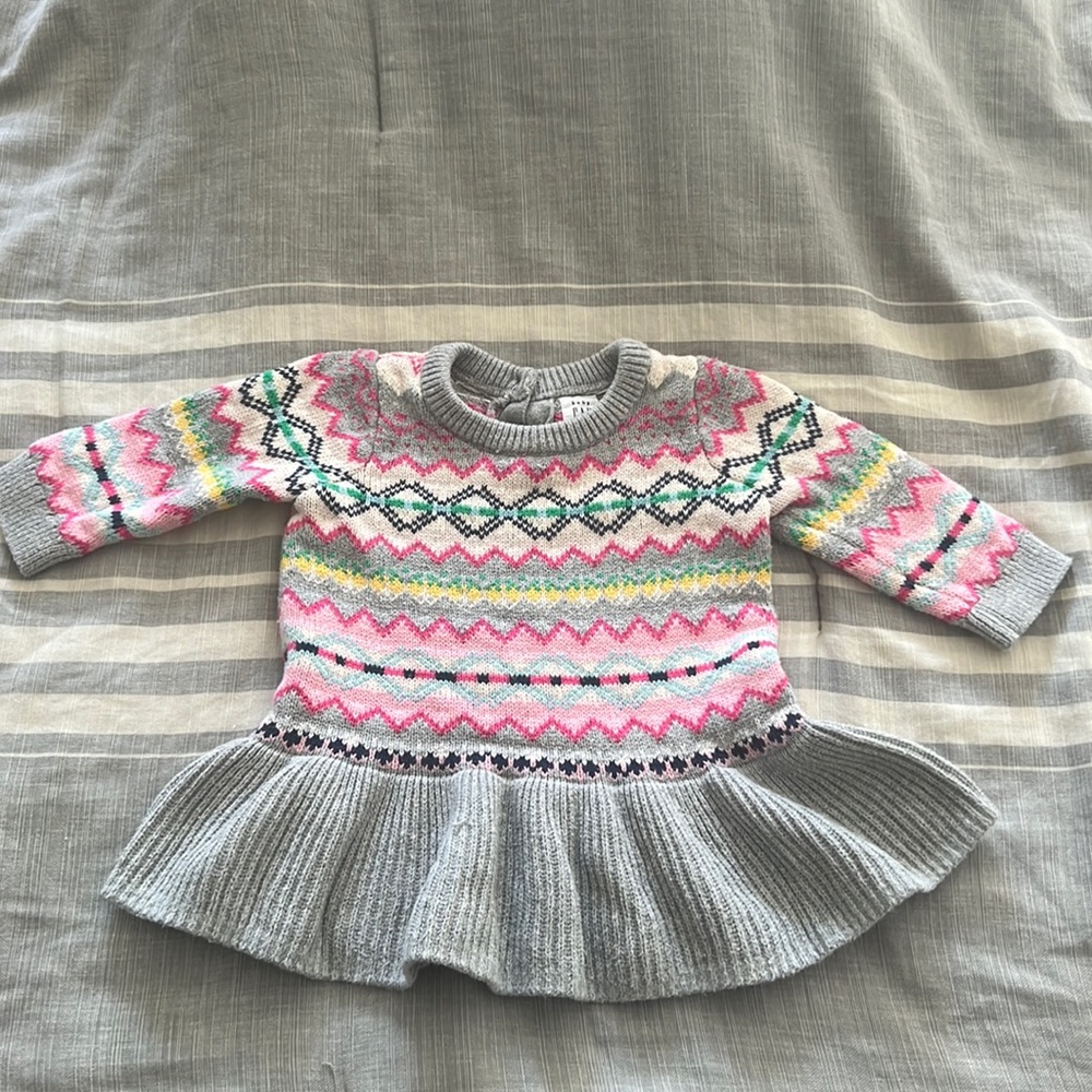 Gap sweater 3-6 months